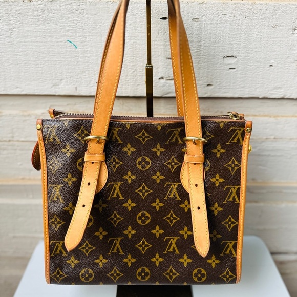 LOUIS VUITTON LV Poppincourt shoulder bag with COA - Picture 4 of 17